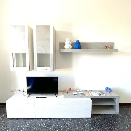 Apartment The Luxe By Maiden Art Arona